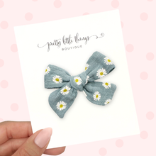 Load image into Gallery viewer, Daisies on Sage - Mini Nola 3.25”