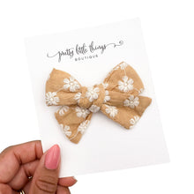 Load image into Gallery viewer, Mustard Floral - Small Nola - 3.5”