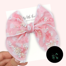 Load image into Gallery viewer, Shaker Bow - Girly Ghosties - Glow in the Dark - 4.5"