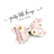 Load image into Gallery viewer, Pink Daisies - Liya 2.5”