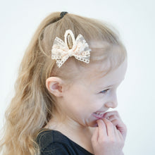 Load image into Gallery viewer, Dusty Mauve Lace - Snap Clip 3”