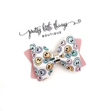 Load image into Gallery viewer, Smiley Faces - Lily 3”