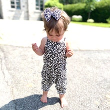 Load image into Gallery viewer, Maggie Fabric Bow