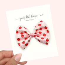 Load image into Gallery viewer, Apples n&#39; Daisies - Ella 3”
