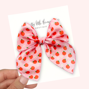 Apples n' Daisies - Fable Bow - 4.5”