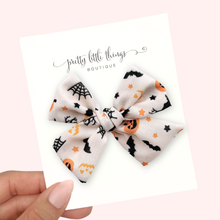 Load image into Gallery viewer, Spooked! - Nola Handtied Bow 3.75”
