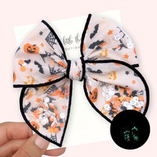 Load image into Gallery viewer, Shaker Bow - Spooked! - Glow in the Dark - 4.5&quot;
