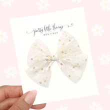 Load image into Gallery viewer, Tulle Daisies - Cream - Tulle Handtied - 3"
