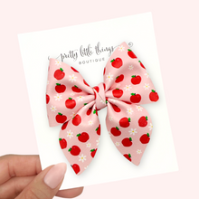 Load image into Gallery viewer, Apples n&#39; Daisies - Sofia 3”
